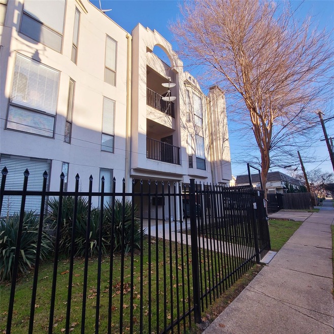 2002 N Fitzhugh Ave unit 10, Dallas, TX 75204 - photo 1