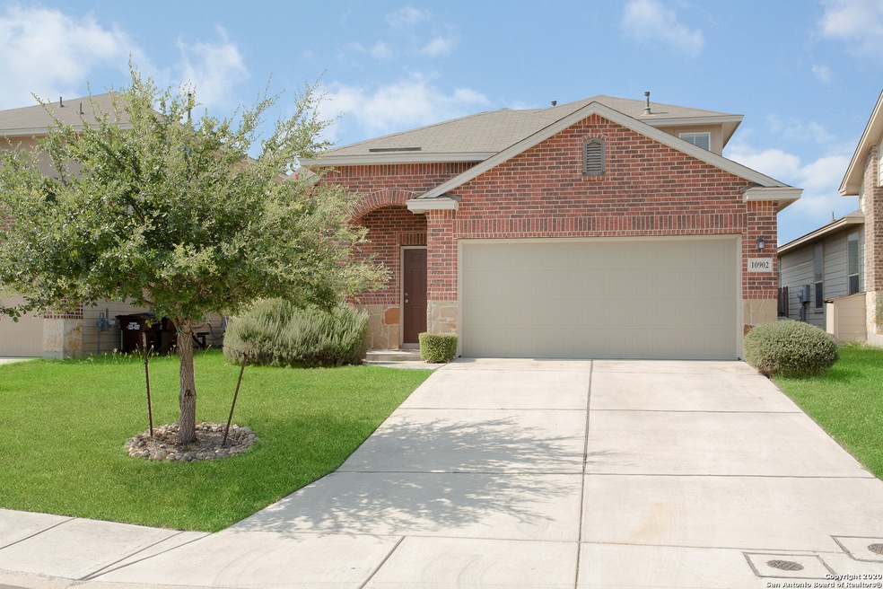 10902 Mustang Oak Dr, San Antonio, TX 78254 - photo 1