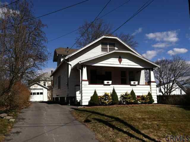 Great Curb Appeal!