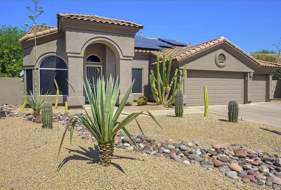 Beautiful Curb Appeal!