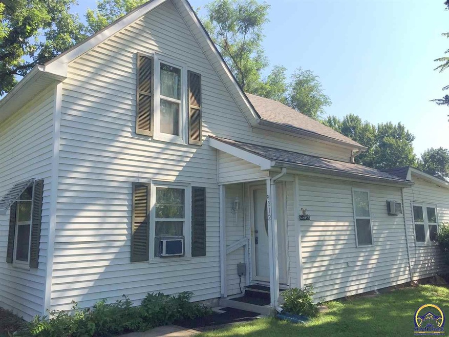 312 Fowler St, Maple Hill, KS 66507 - photo 1