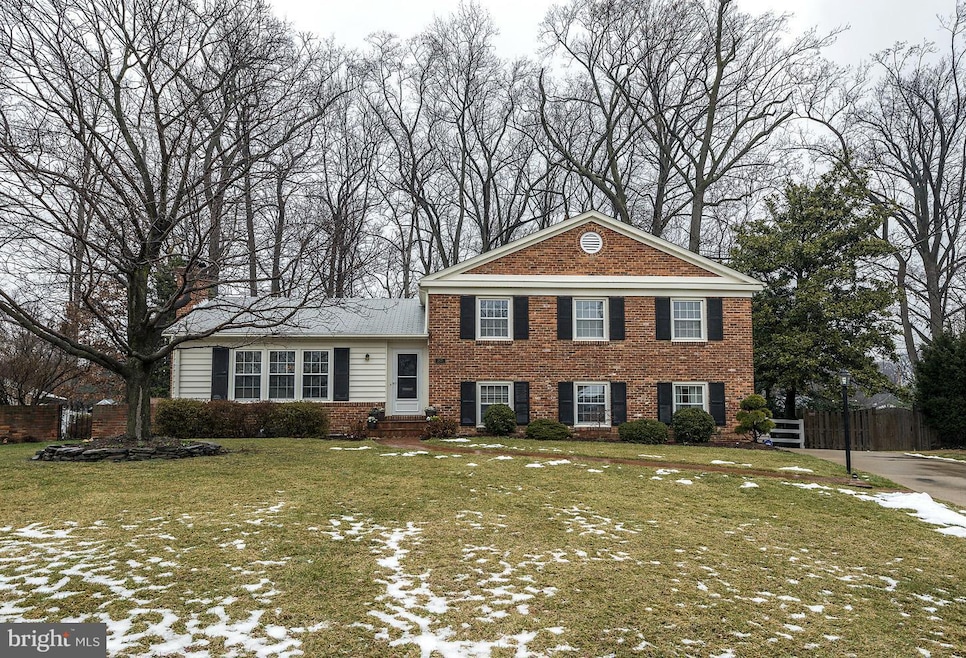 2425 Lexington Rd, Falls Church, VA 22043 - photo 1