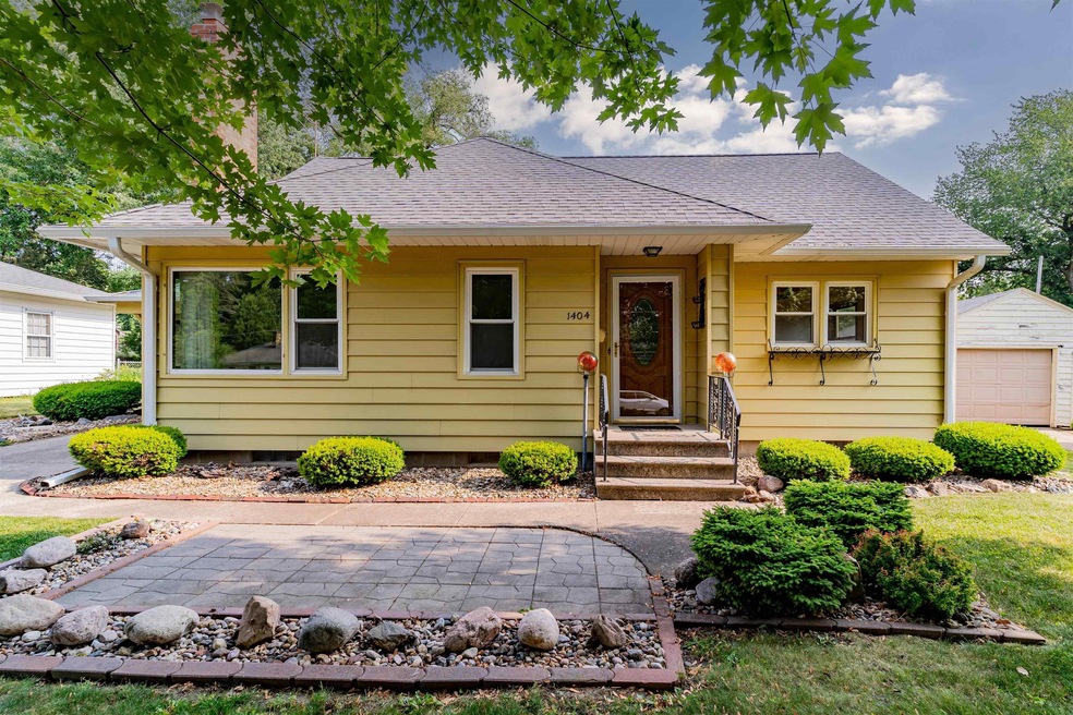 1404 Madison St, Cedar Falls, IA 50613 - photo 1