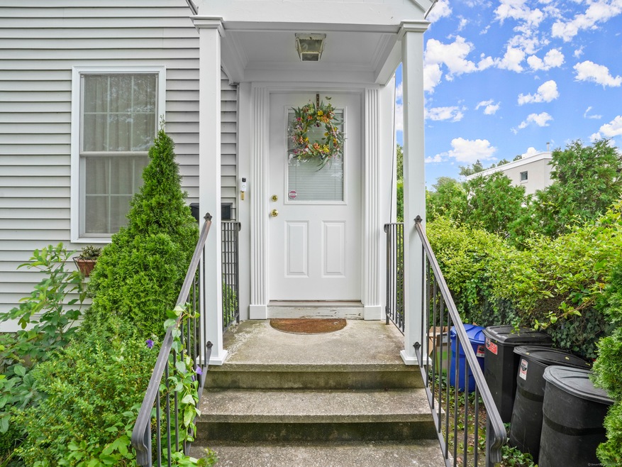 1304 Stratfield Rd, Fairfield, CT 06825 - photo 1