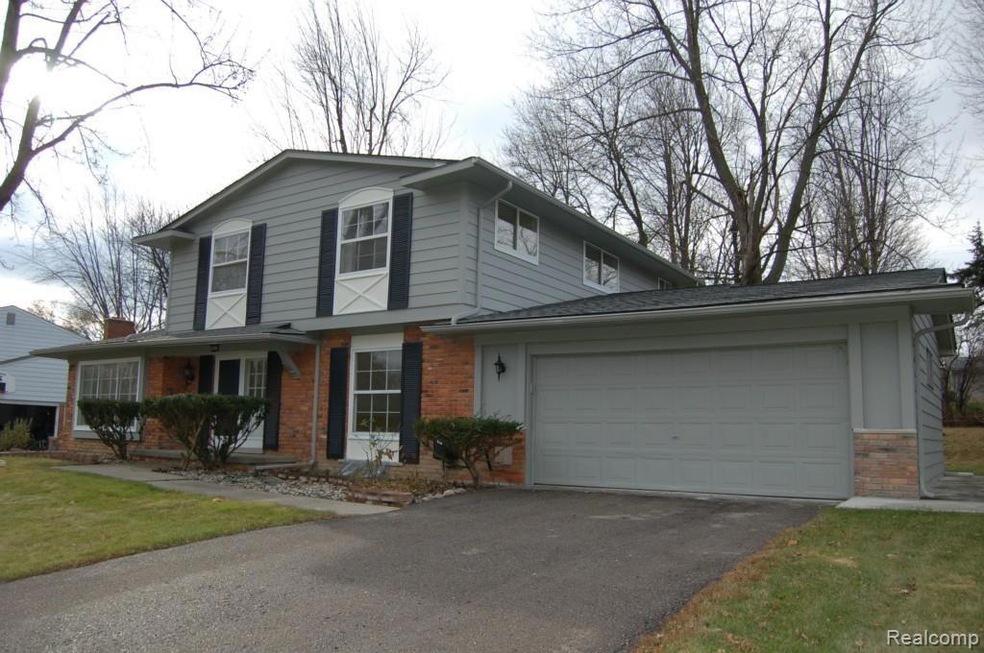 2642 Aspen Ln, Bloomfield Hills, MI 48302 - photo 1