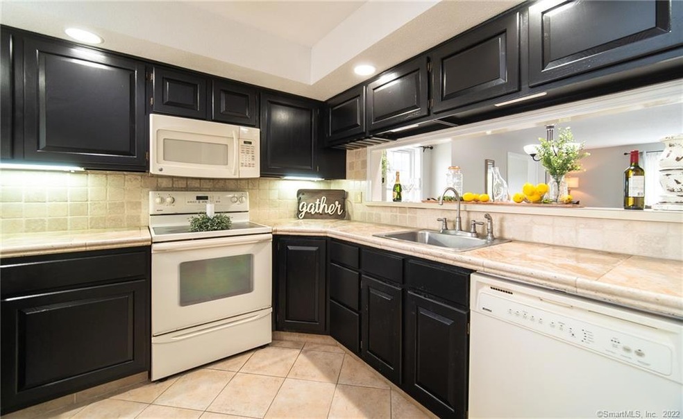 837 Long Hill Rd unit F, Middletown, CT 06457 - photo 1