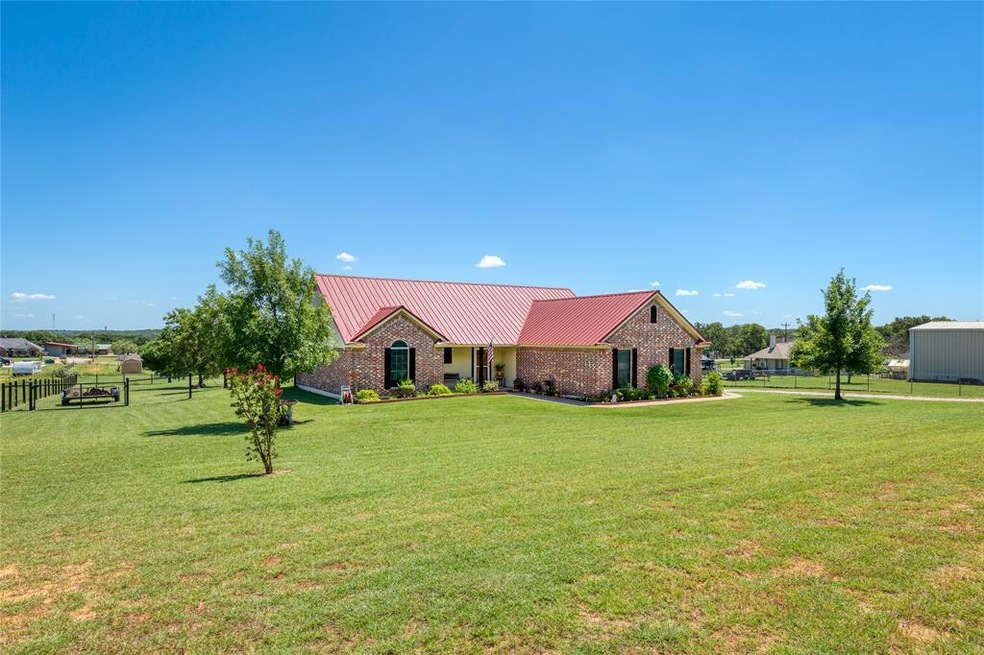 819 Sandlin Ln, Springtown, TX 76082 - photo 1