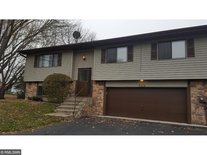 End Unit Townhouse in Shoreview!