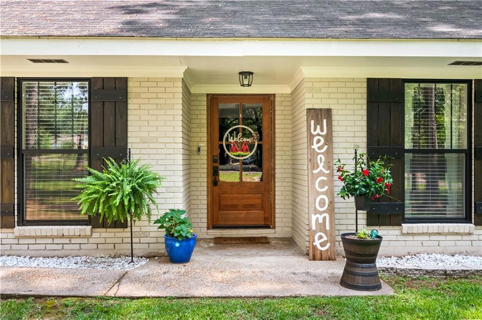 604 Holiday Cir, Pineville, LA 71360 - photo 1