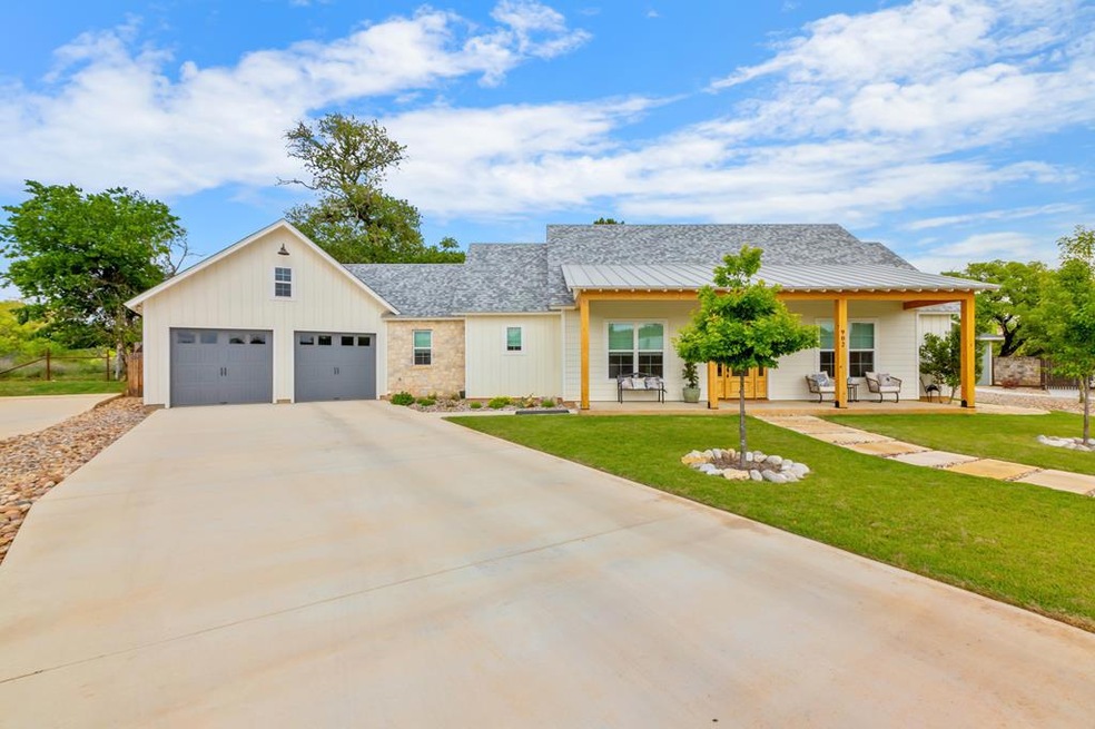 902 Laurel Ln, Fredericksburg, TX 78624 - photo 1