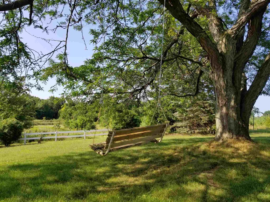 8423 E Hatchery Rd, Syracuse, IN 46567 - photo 1