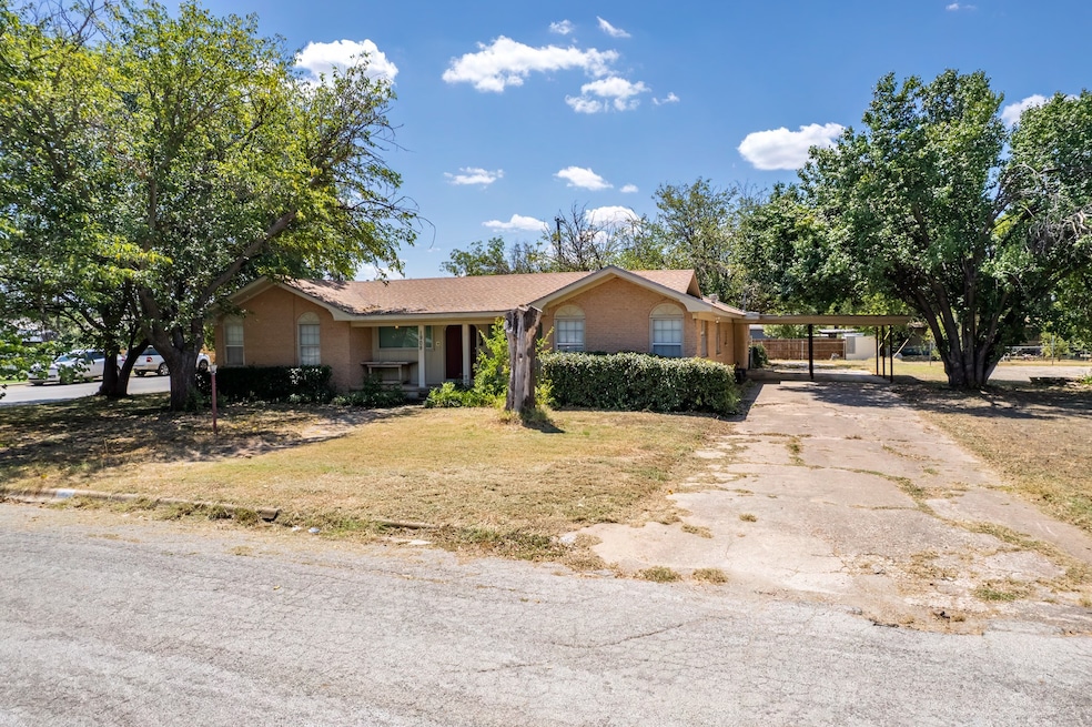 1909 8th St, Brownwood, TX 76801 - photo 1