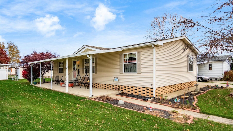 4344 Brett Ln, Obetz, OH 43207 - photo 1