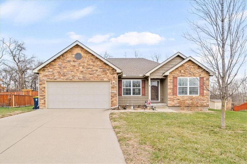 8715 N Belton Ave, Kansas City, MO 64154 - photo 1