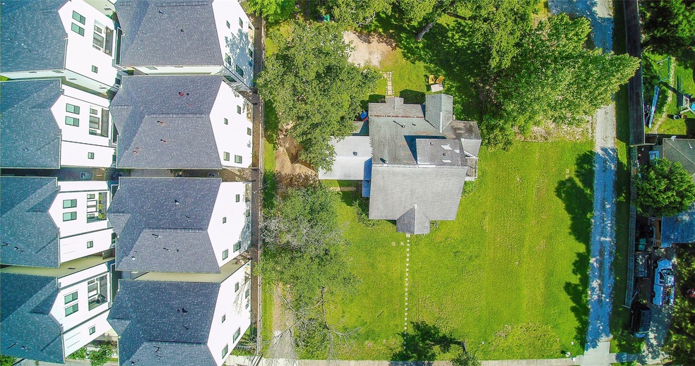 808 Fisher St, Houston, TX 77018 - photo 1