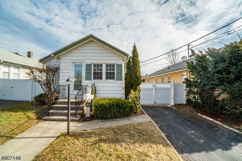 211 Monroe St, Linden, NJ 07036 - photo 1