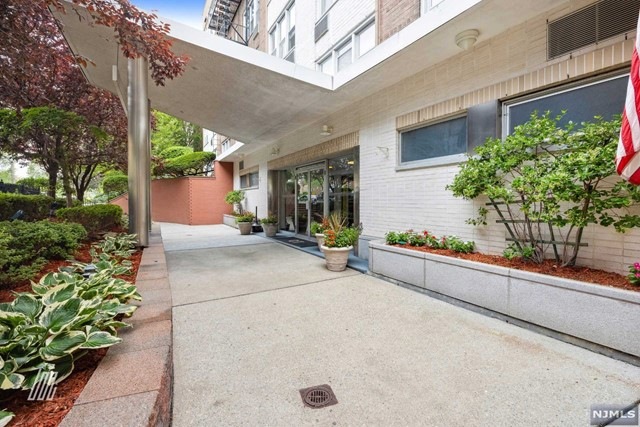 Crosley Terrace unit 1F, Fort Lee, NJ 07024 - photo 1