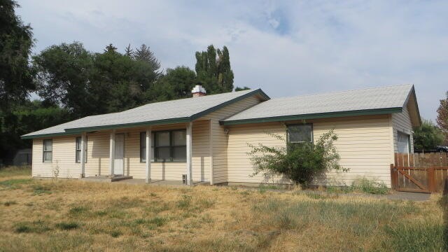 4201 Sturdivant Ave, Klamath Falls, OR 97603 - photo 1