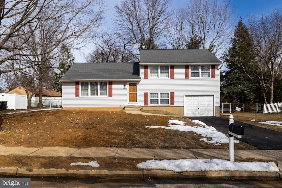 204 Fullwood Rd, Delran, NJ 08075 - photo 1