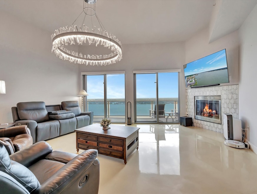 LIVING AREA WITH LAKE VIEW, GAS LOG FIREPLACE, GLA