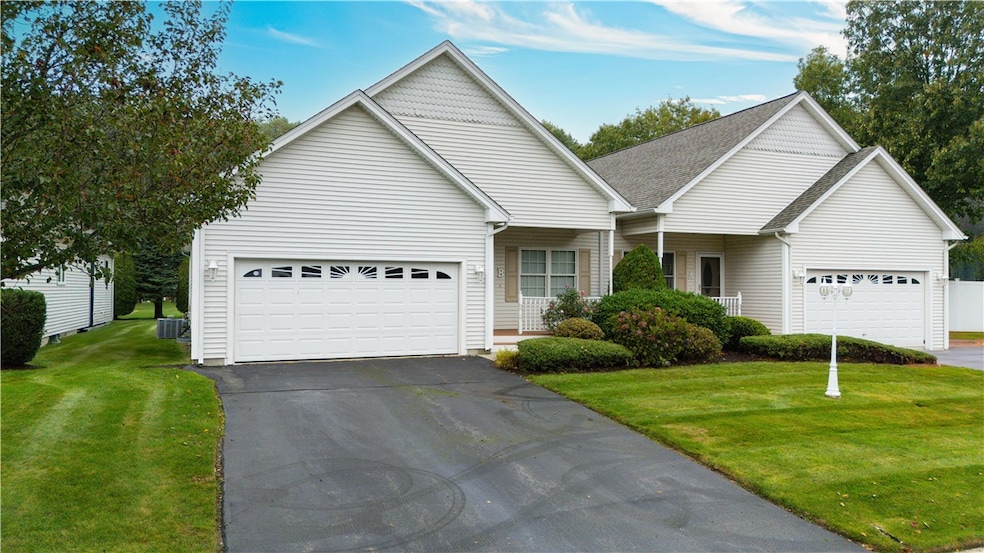 1765 Bicentennial Way unit B, North Providence, RI 02911 - photo 1