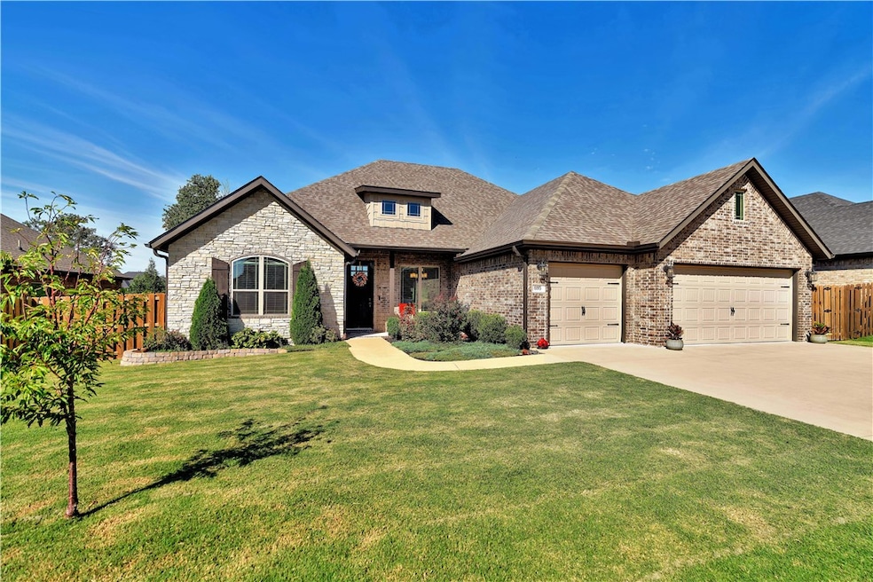 695 Malbec Rd, Tontitown, AR 72762 - photo 1