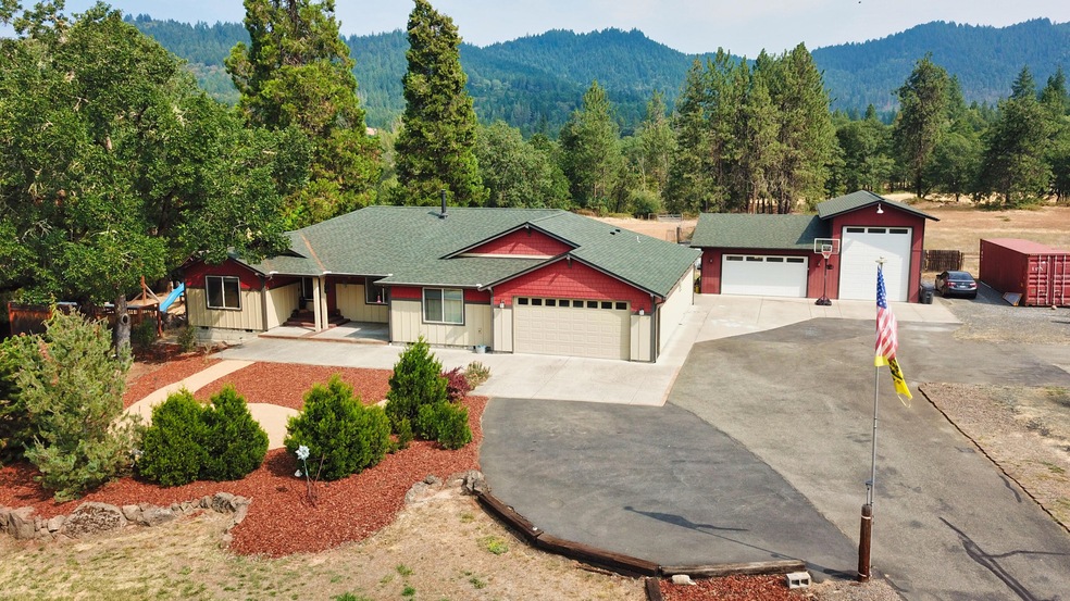 5450 Hugo Rd, Grants Pass, OR 97526 - photo 1