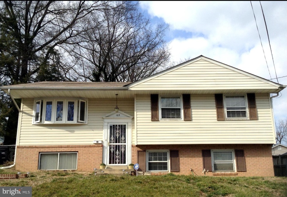 105 W Mill Ave, Capitol Heights, MD 20743 - photo 1