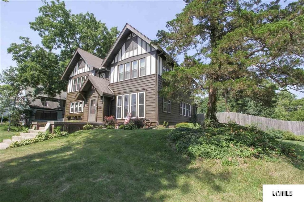 424 Delavan St, Lincoln, IL 62656 - photo 1