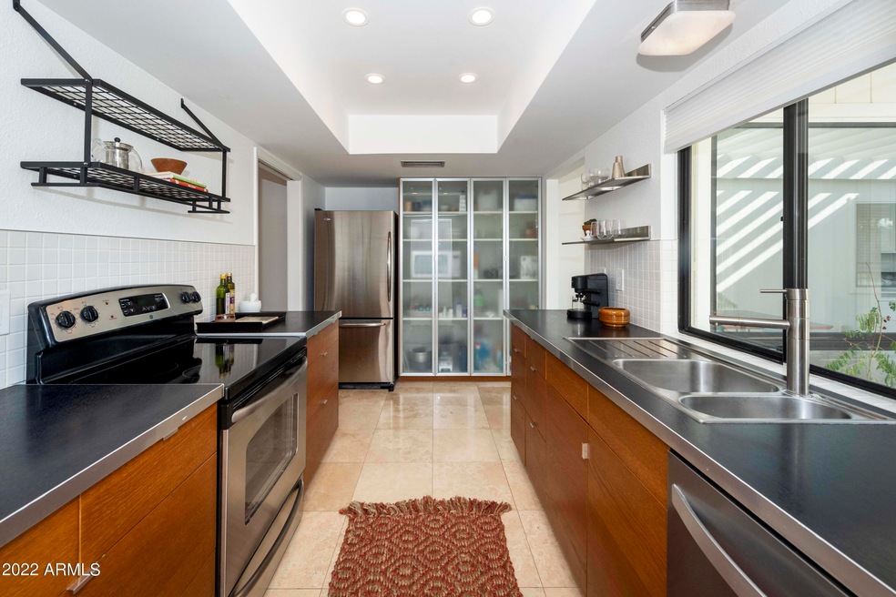 932 W Solcito Ln, Phoenix, AZ 85013 - photo 1