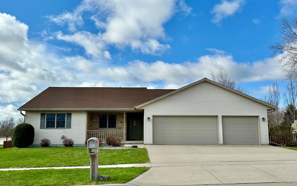 4431 Deerfield Ln, Manitowoc, WI 54220 - photo 1