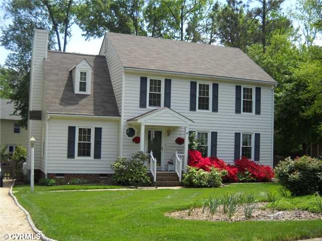 Exterior Front - Beautiful Landscaped Yard & Plant