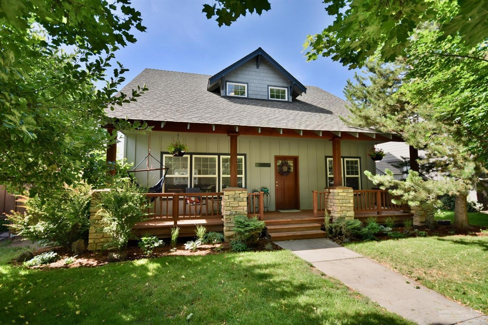 21381 Oakview Dr, Bend, OR 97701 - photo 1