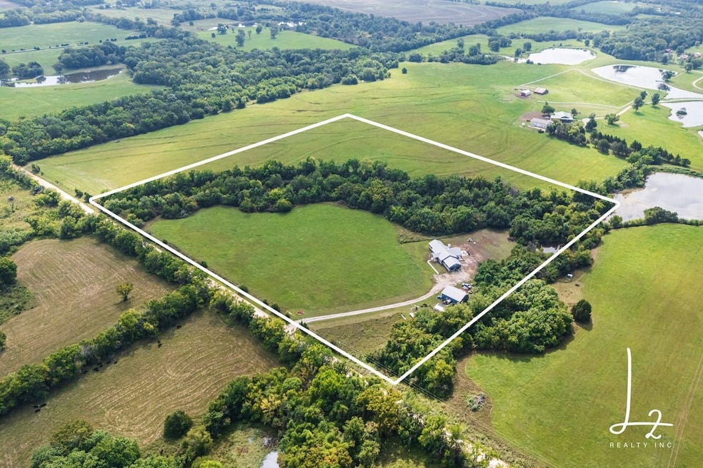 8227 250th Rd, Humboldt, KS 66748 - photo 1