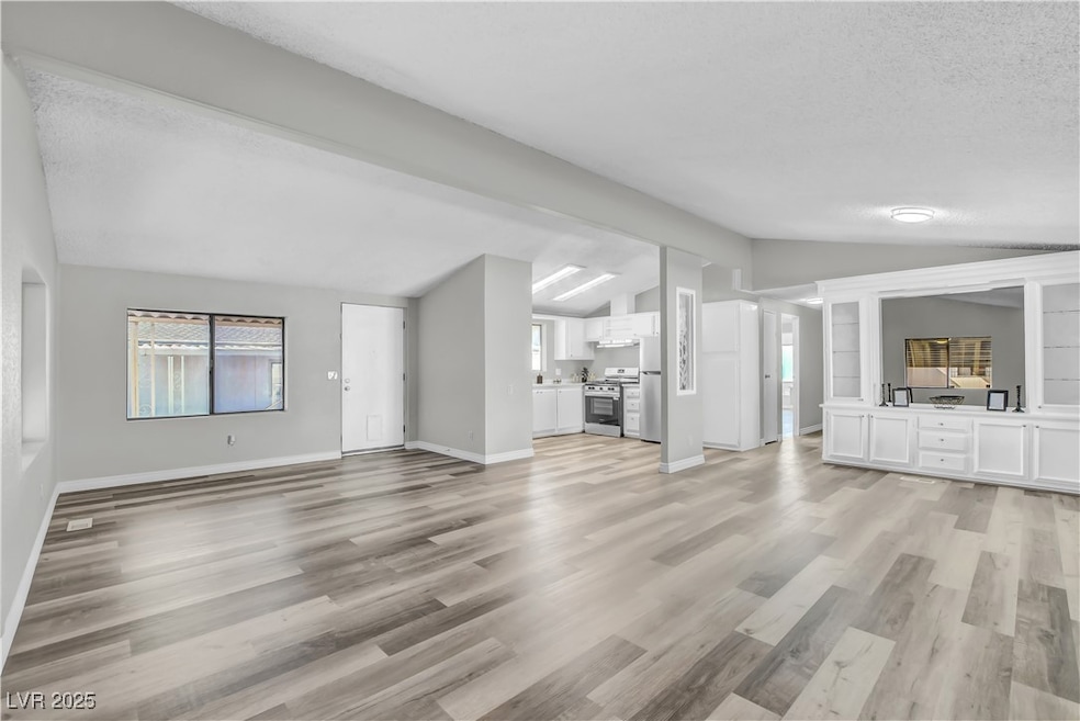 3069 Gavilan Ln, Las Vegas, NV 89122 - photo 1