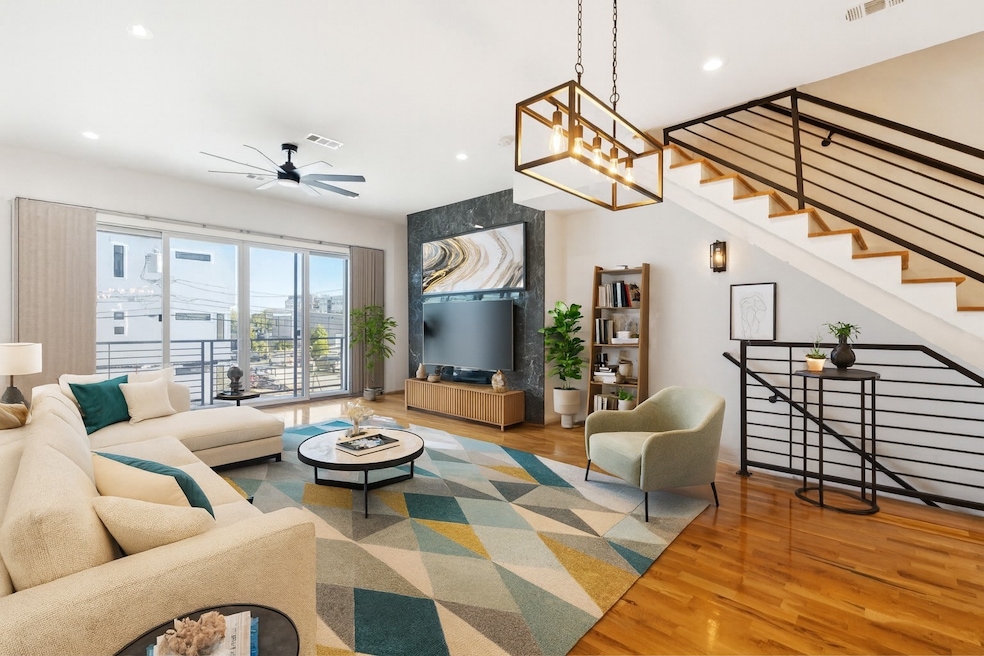 For Sale $698,000 • Co-Listing Agent