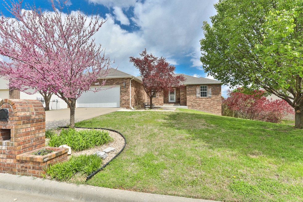 578 S Canterbury Ln, Nixa, MO 65714 - photo 1