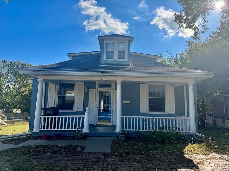 1011 Kickapoo St, Leavenworth, KS 66048 - photo 1