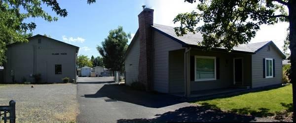 884 Gilman Rd, Medford, OR 97504 - photo 1