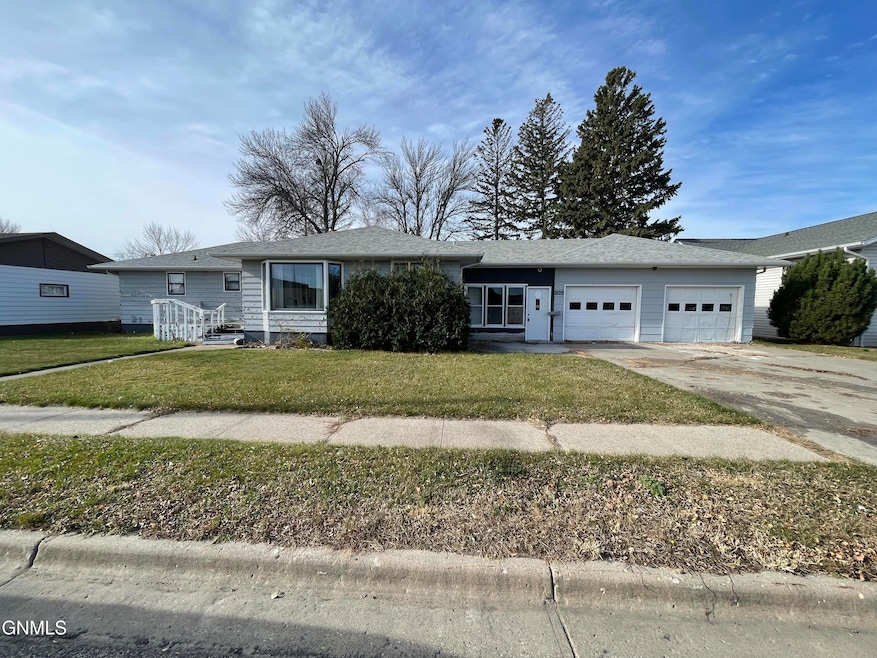 205 S Badger St, Wishek, ND 58495 - photo 1