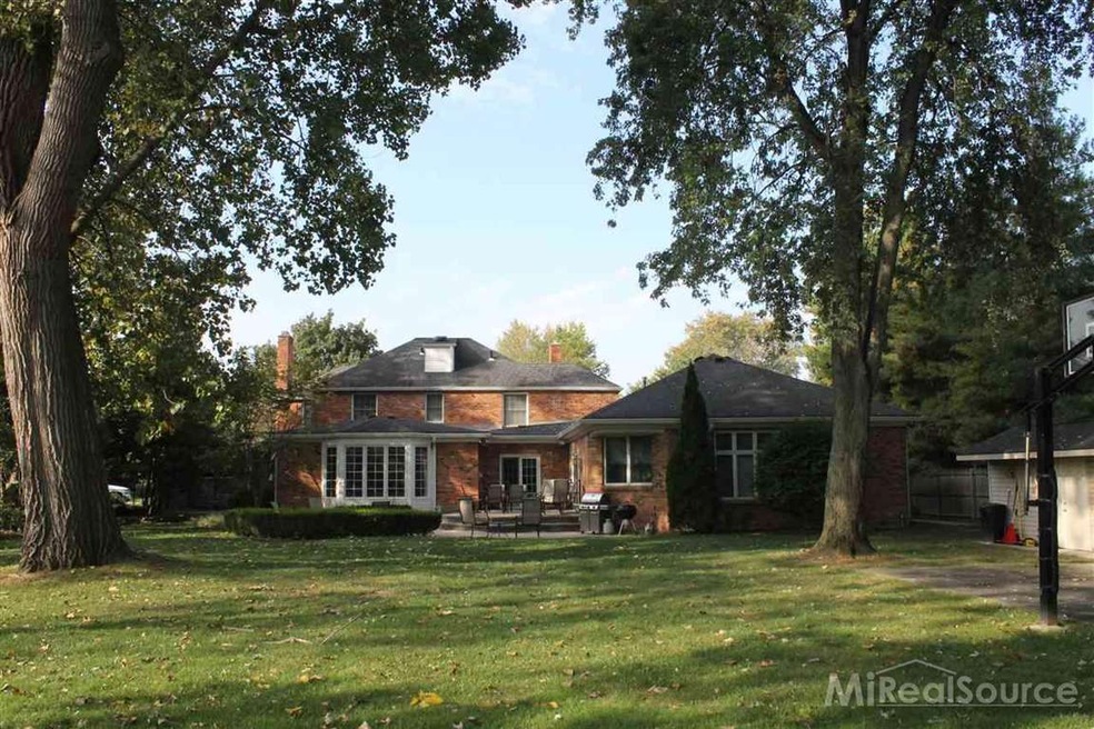 1016 Three Mile Dr, Grosse Pointe Park, MI 48230 - photo 1