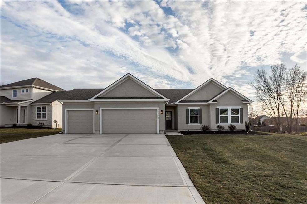 22470 S Jefferson St, Spring Hill, KS 66083 - photo 1