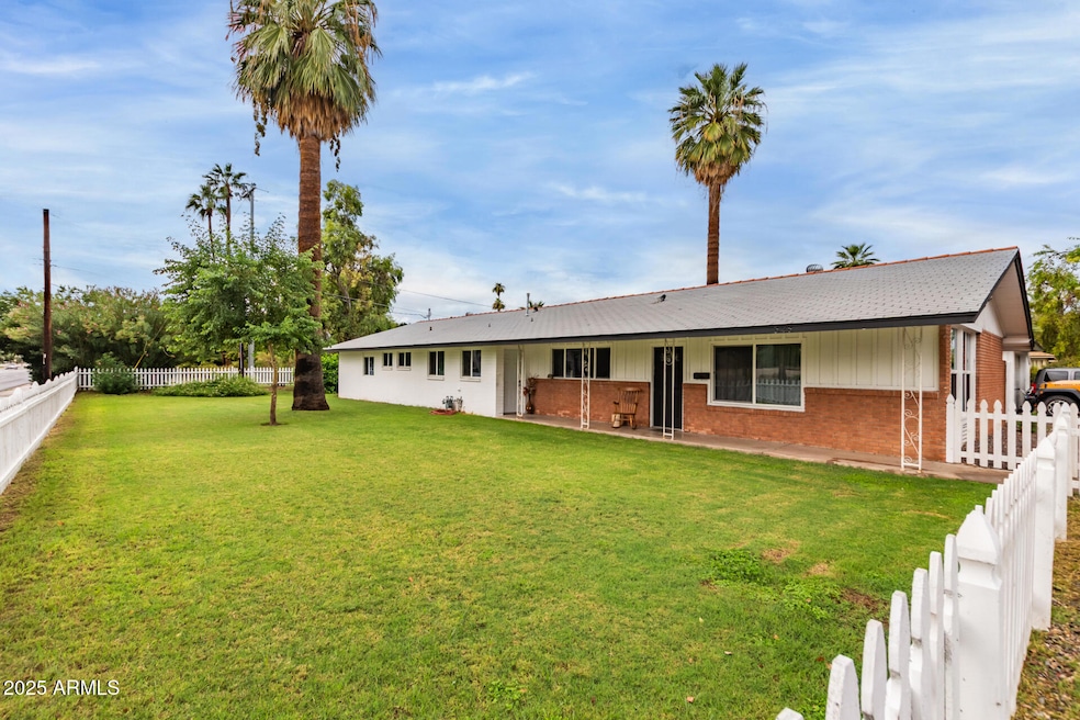 328 E Bethany Home Rd, Phoenix, AZ 85012 - photo 1