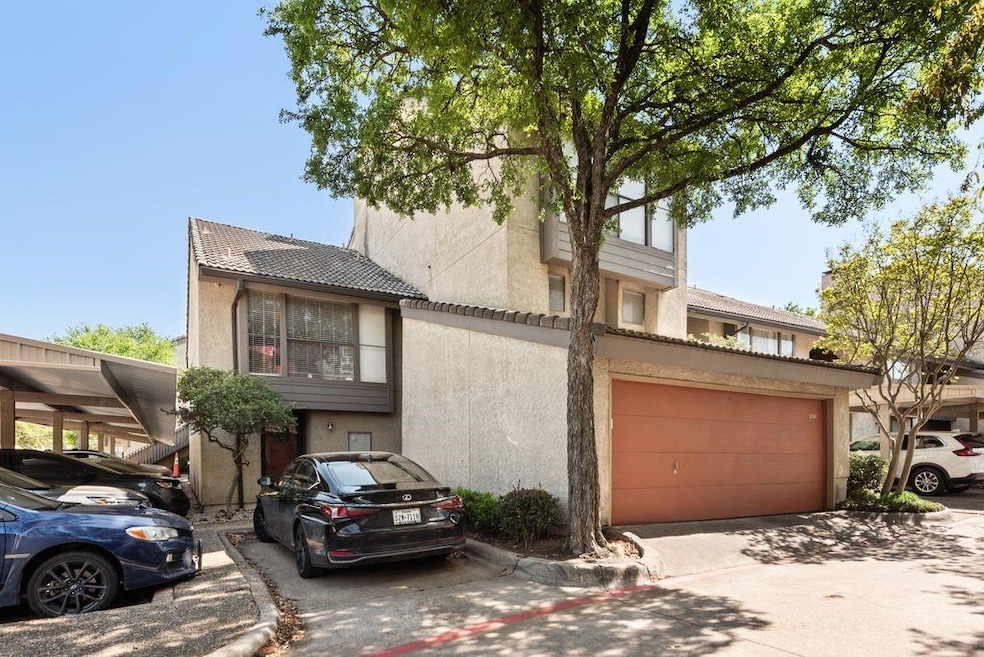 View of front of house featuring a garage and stuc
