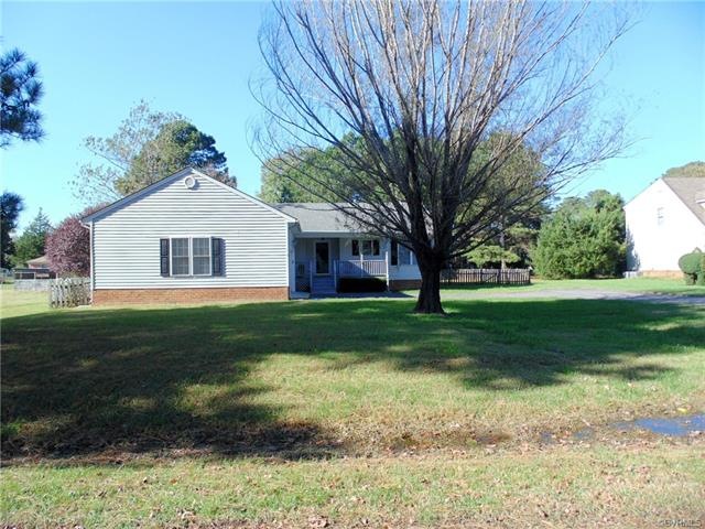 910 Cherokee St, West Point, VA 23181 - photo 1