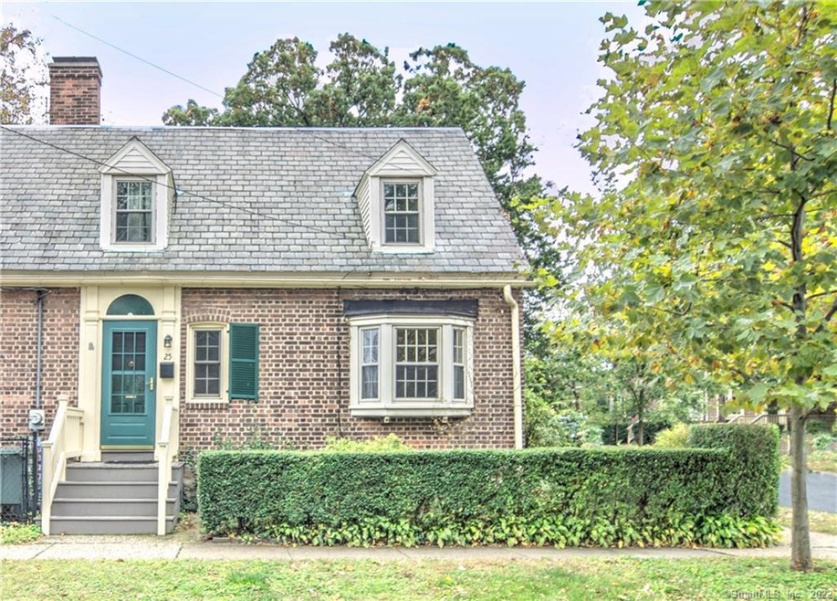 On National Historic Register, this 1918 end unit 