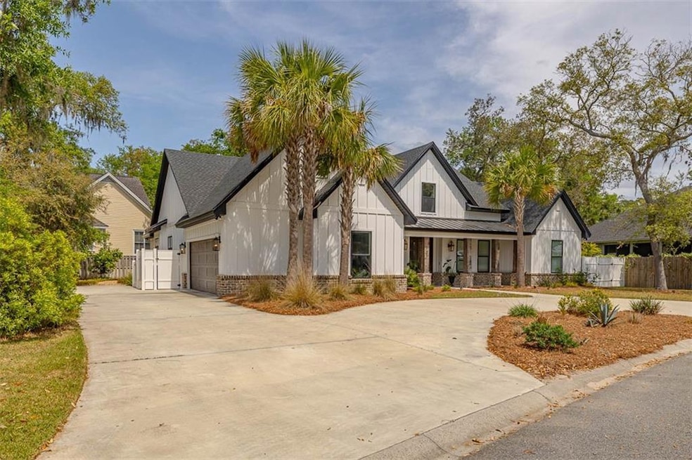 121 Calwell St, St. Simons Island, GA 31522 - photo 1