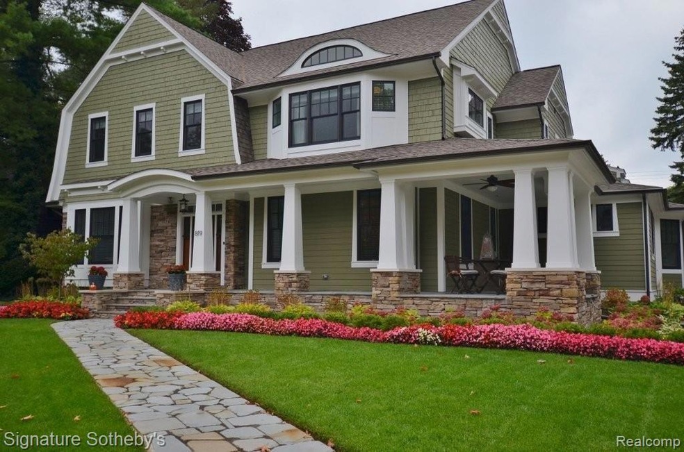 819 Suffield.jpg
