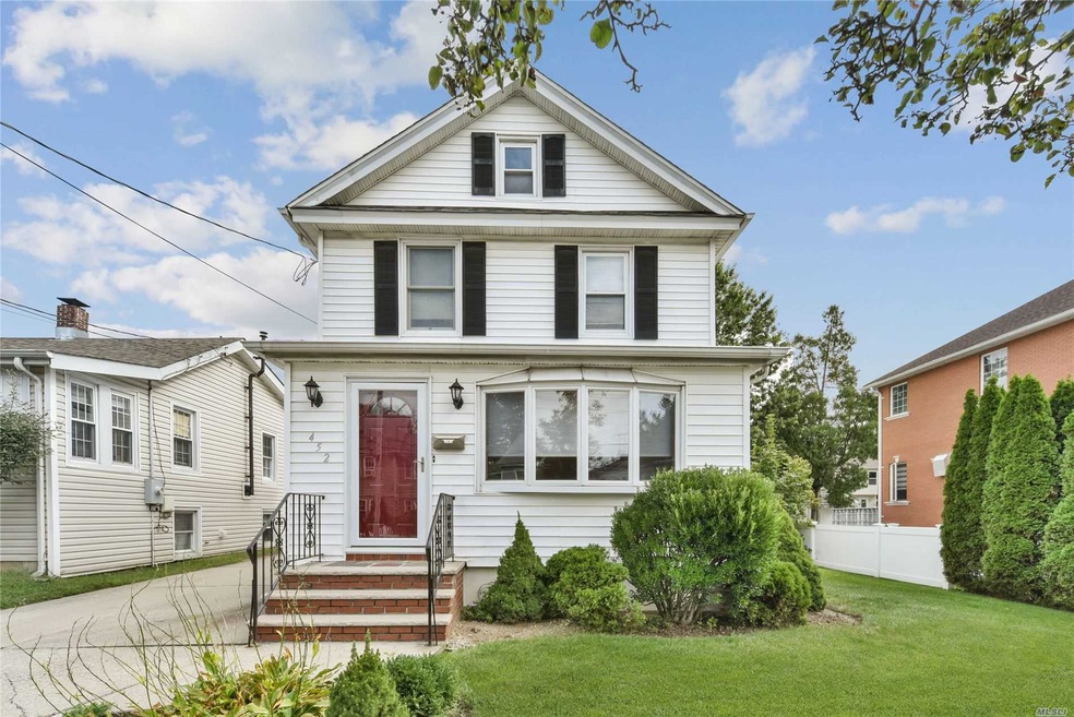 452 Horton Hwy, Williston Park, NY 11596 - photo 1