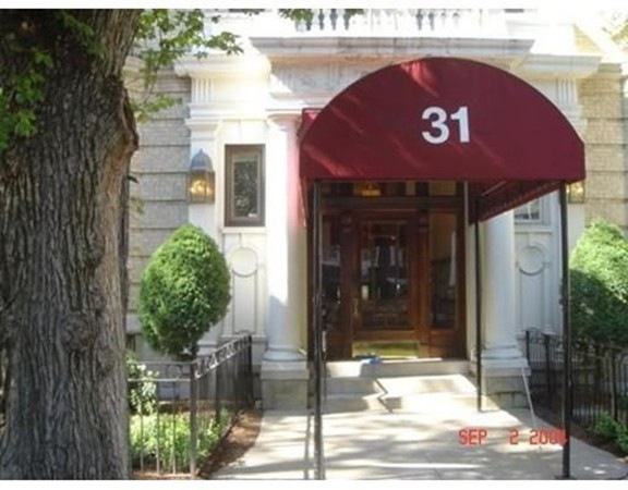 31 Queensberry St unit 18, Boston, MA 02215 - photo 1
